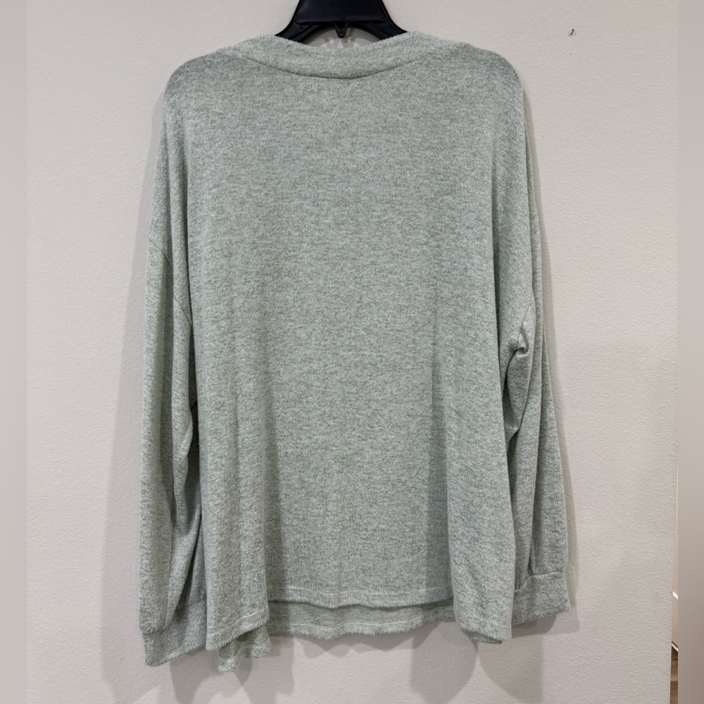 Stylish Light Green Button-Accent Sweatshirt - image 2